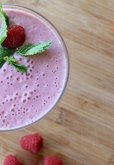 Delicious Summer Berry Smoothie made with blueberries, strawberries and banana! GreenEyedGrace.com