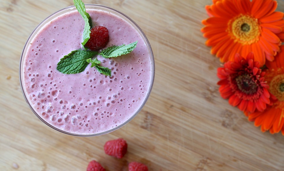 Delicious Summer Berry Smoothie made with blueberries, strawberries and banana! GreenEyedGrace.com
